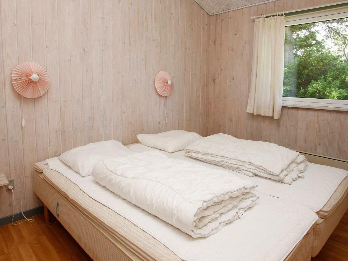 10 Person Holiday Home In Hals Hou  Екстер'єр фото